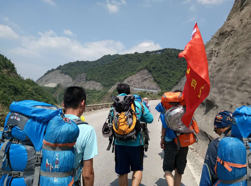 長(zhǎng)征途中1_副本.jpg 長(zhǎng)征途中1_副本.jpg