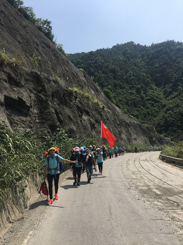 長(zhǎng)征路上2_副本.jpg 長(zhǎng)征路上2_副本.jpg