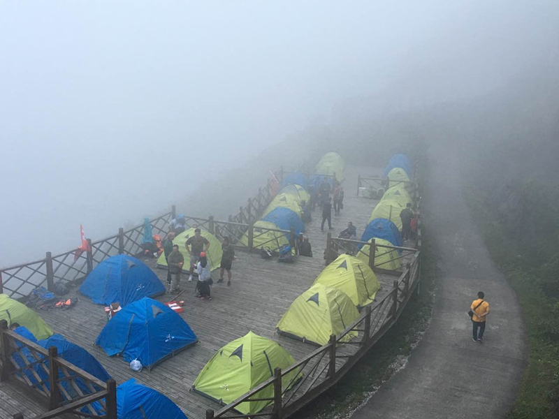 貓兒山頂露營(yíng)_副本.jpg 貓兒山頂露營(yíng)_副本.jpg