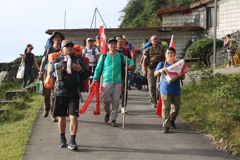 返程下山(1)_副本.jpg 返程下山(1)_副本.jpg